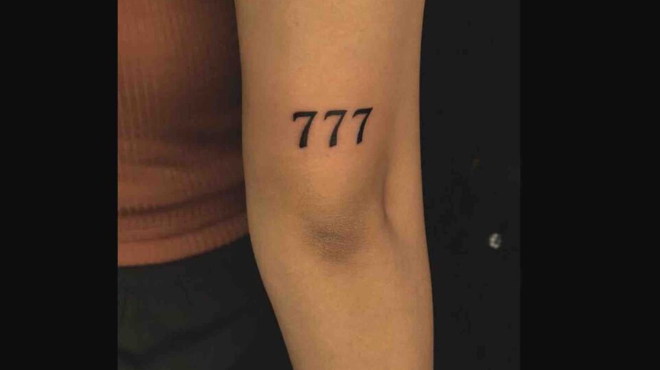 tatuaż 777|tatuaż 777 u mężczyzny|777 na brzuchu|tautaż 777 na brzuchu